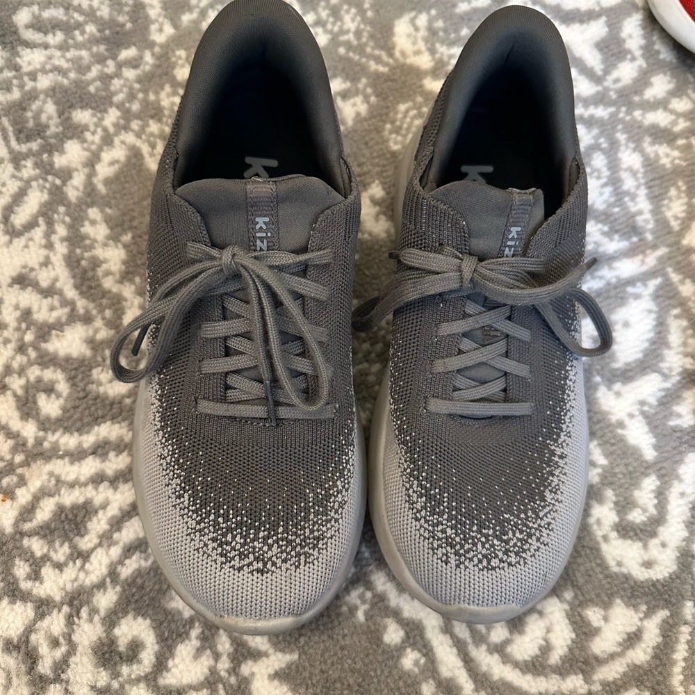 Boys gray Kizik shoes size youth 4Y